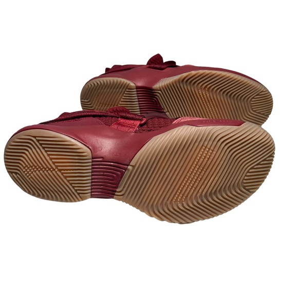 Nike Men's LeBron James Nike Red LeBron Soldier XII SFG Shoe - Picture 14 of 15